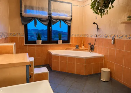 Gemütliche Badeatmosphäre mit Kerzenlicht in der Ferienwohnung Am Wäldchen